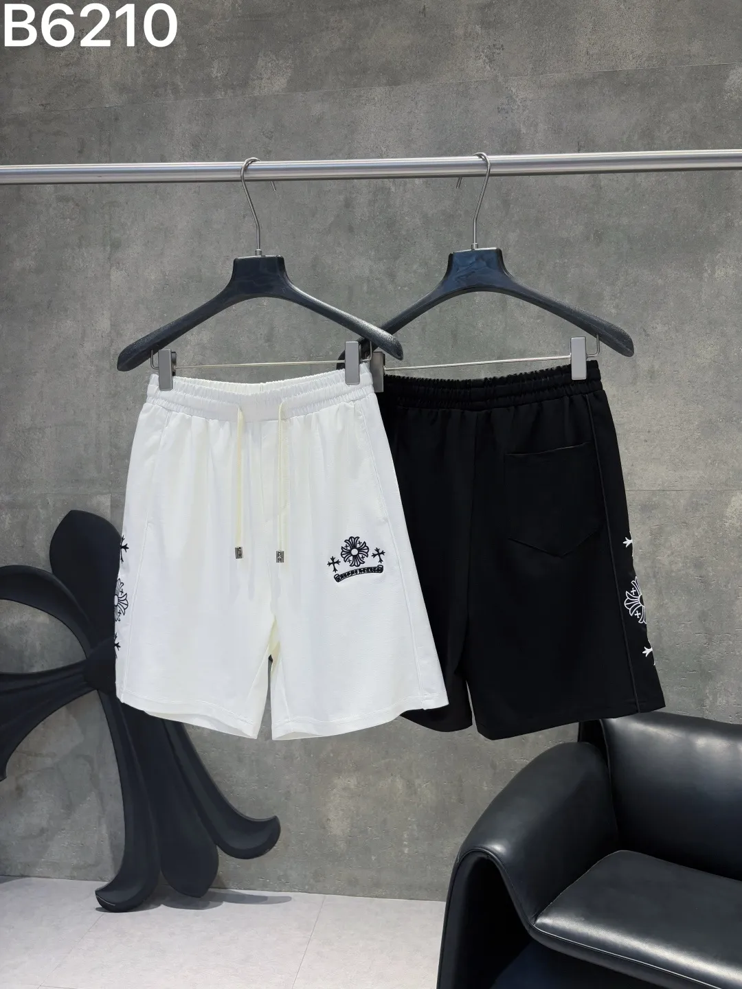 New Arrival ， logo。 ， ， ， ， Breathable， ， ：White Black Sizes：M-4XL